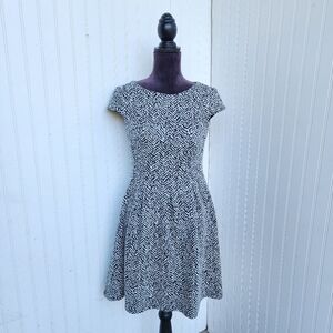AB Studio Women's Black White Knit Cap Sleeve Dress A-Line Stretch Sz 6